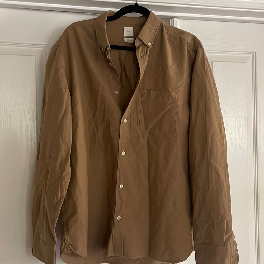 H&M men’s tan button down long sleeve